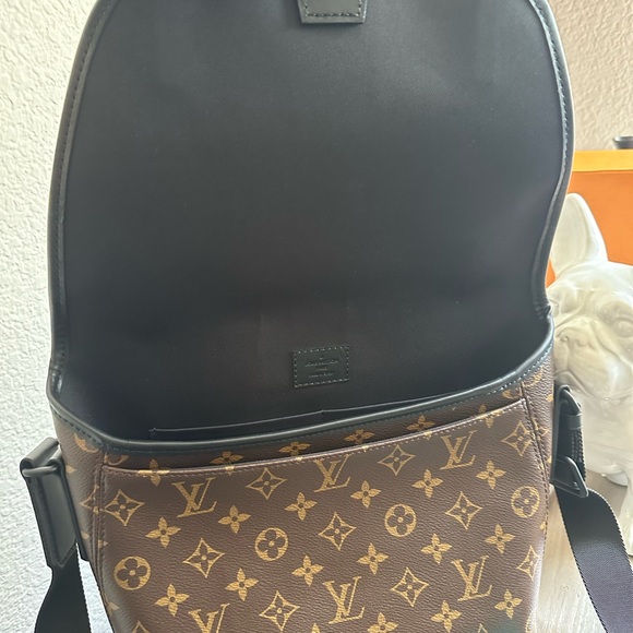 Louis Vuitton Monogram Magnetic Messenger Bag Canvas Crossbody - Picture 9 of 13